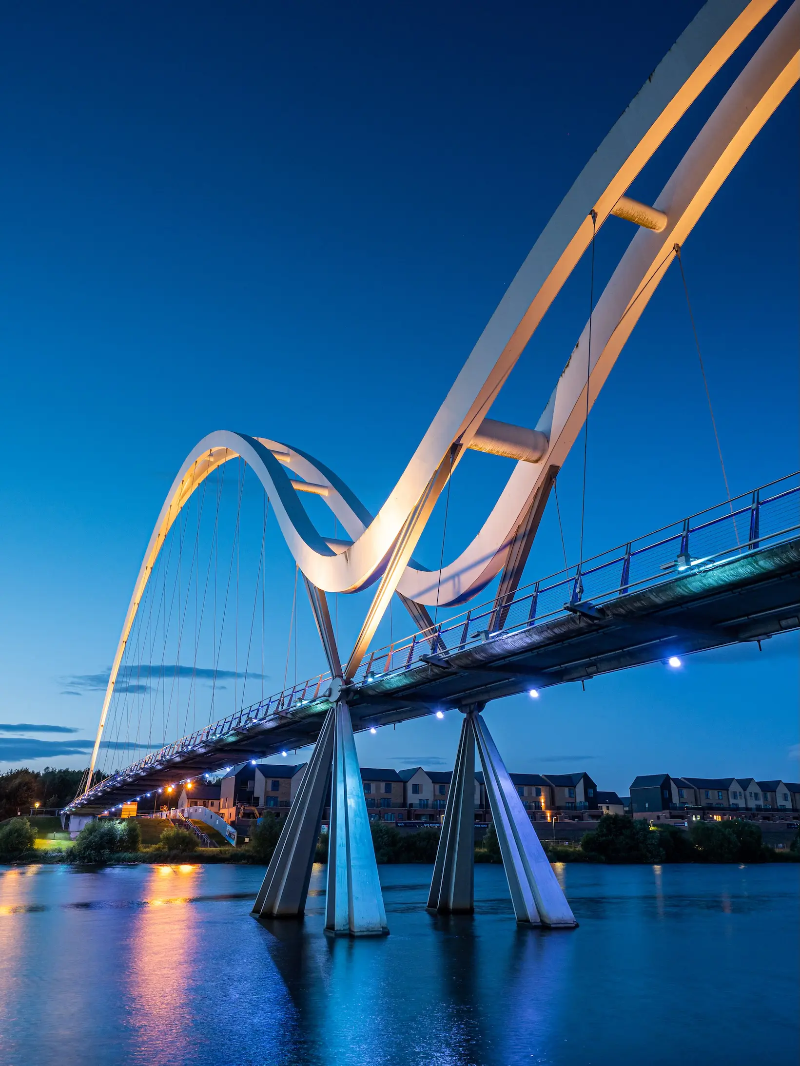Sunset at Infinity Bridge on the River Tees. Stockton-on-Tees  Pont- international strategic planning - Zèbre stratégie