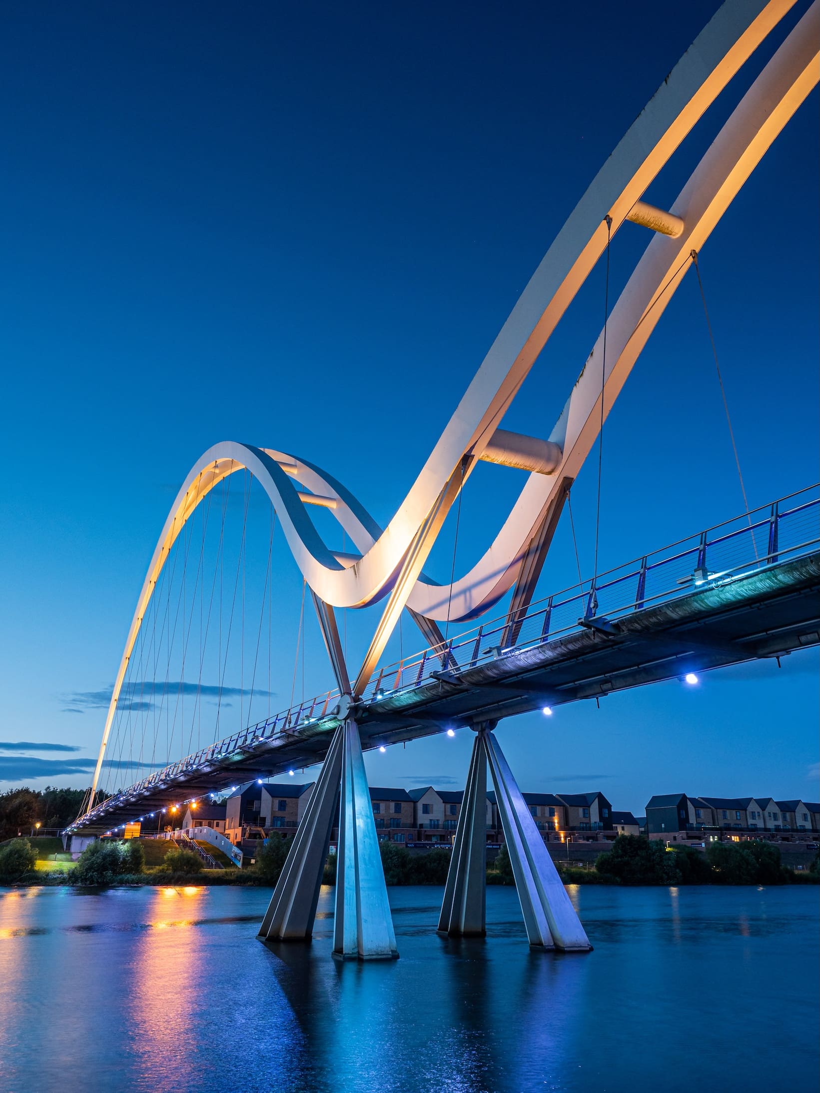 Sunset at Infinity Bridge on the River Tees. Stockton-on-Tees Pont- planification stratégique internationale - Zèbre stratégie