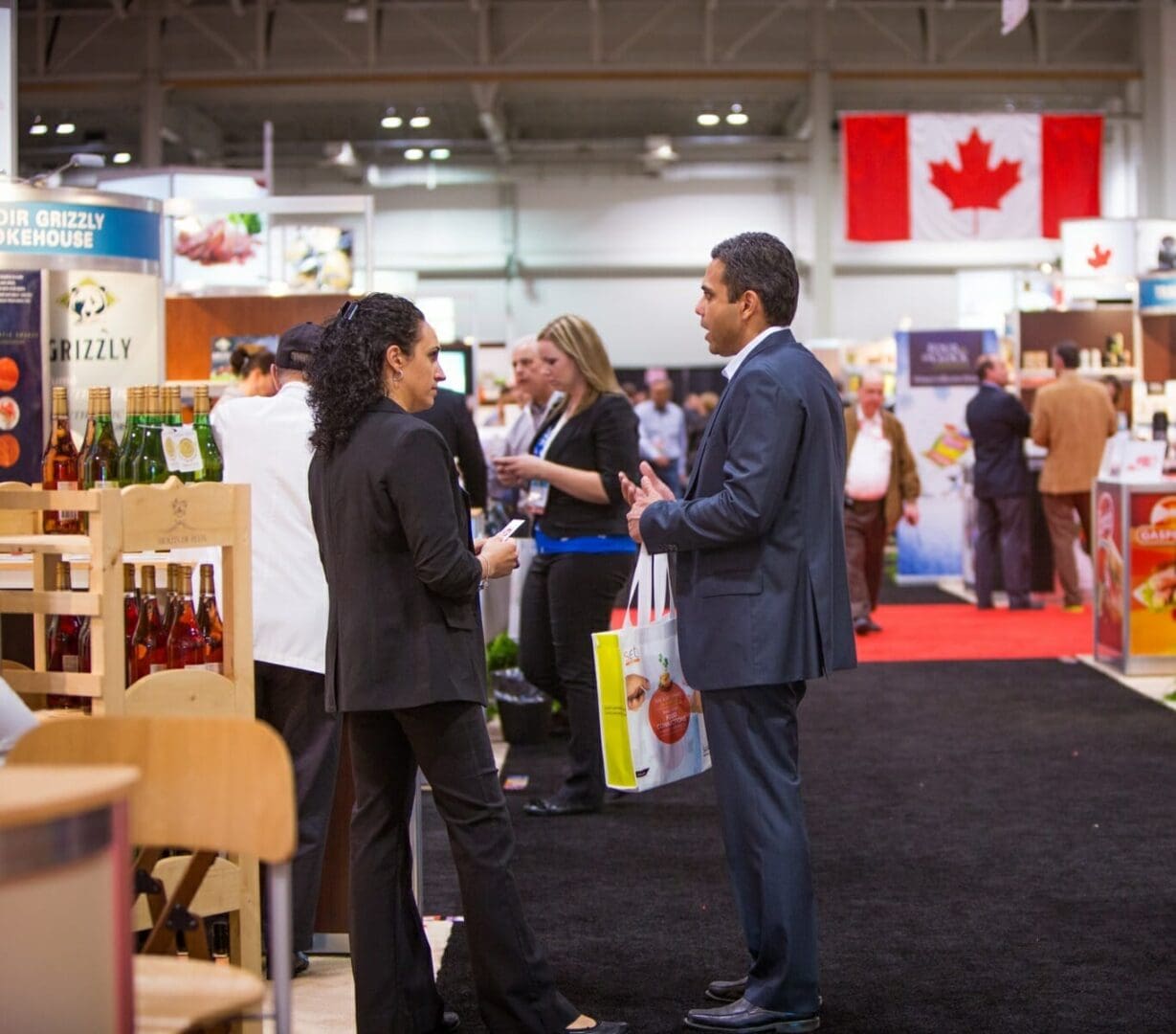 International trade show participation in Canada – B2B exchanges International trade show participation – B2B discussions on exhibition stand